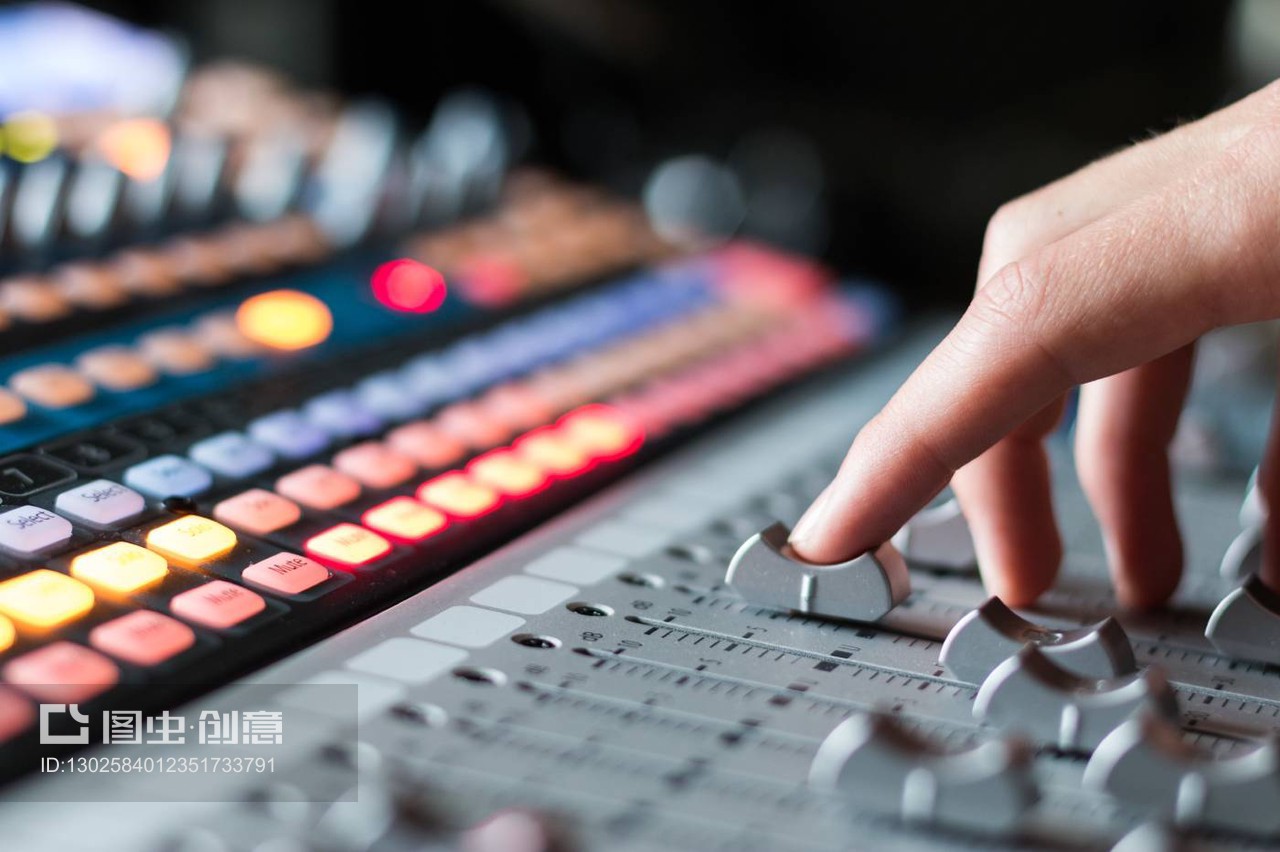 錄音室調(diào)音臺(tái):專業(yè)音樂制作